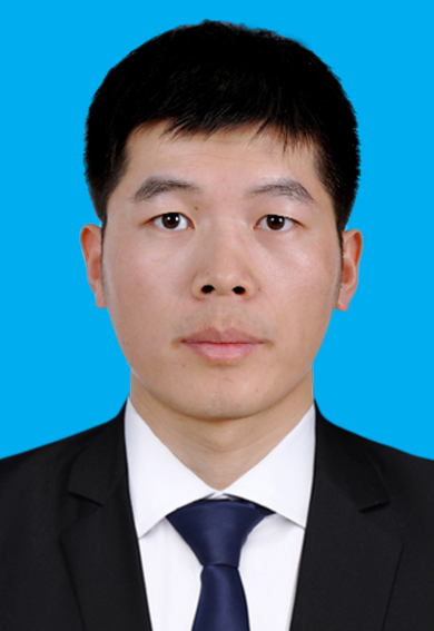 杨现明 证件照.png