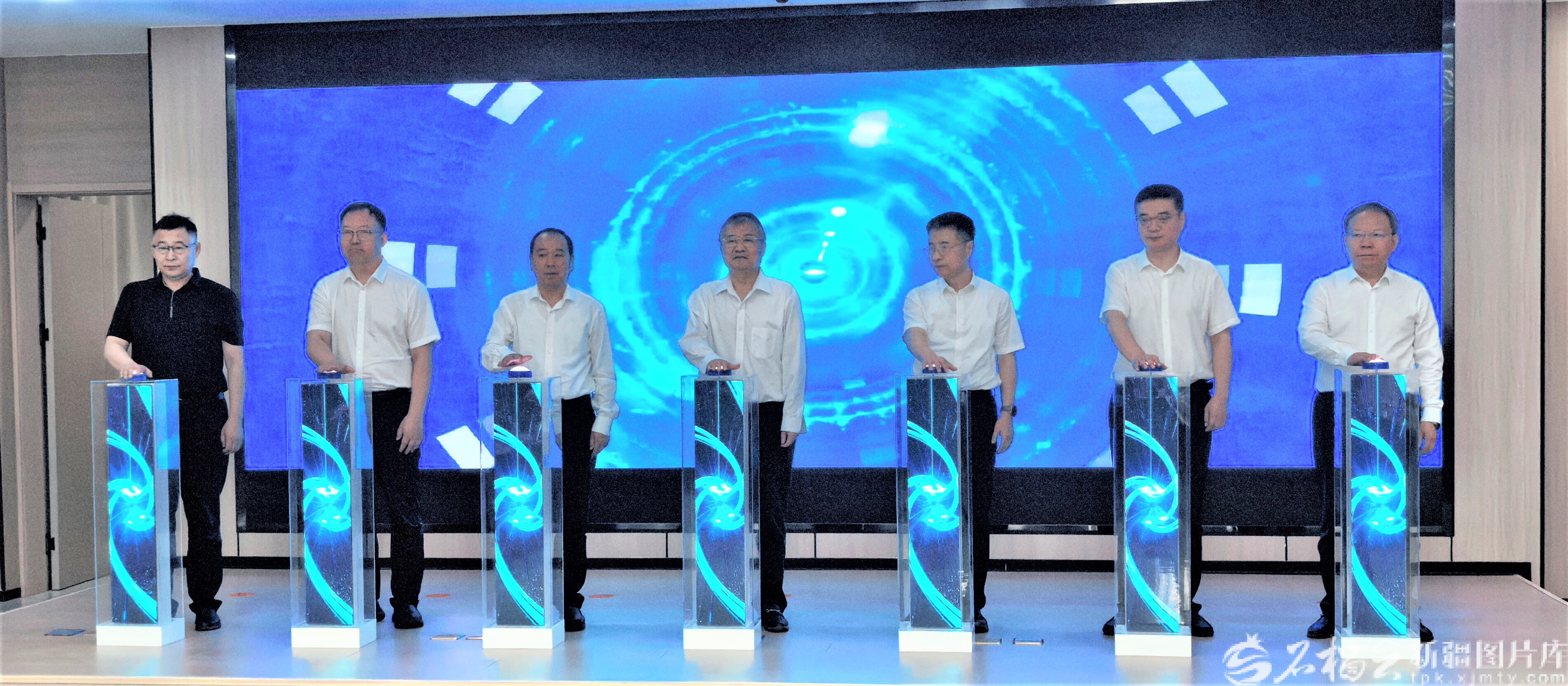 6月7日,国家农业生物安全科学中心西北中心启动仪式,在位于新疆昌吉国家农业高新技术产业示范区的中国农业科学院西部农业研究中心举行,图为启动仪式现场。李伦摄 6月7日,国家农业生物安全科学中心西北中心启动仪式,在位于新疆昌吉国家农业高新技术产业示范区的中国农业科学院西部农业研究中心举行,图为启动仪式现场。李伦摄